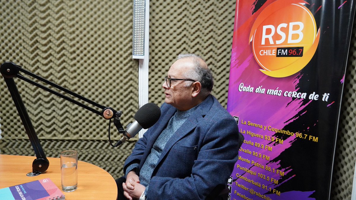 edu_elqui's tweet image. 🎙️ Nuestro Director Ejecutivo, Pedro Esparza Olivares, participó la tarde de ayer en una conversación informativa con @CarlosRiescoR en @rsbchile sobre el proceso de traspaso de la educación pública de #LaSerena #Vicuña #Paihuano y #LaHiguera a nuestro servicio local