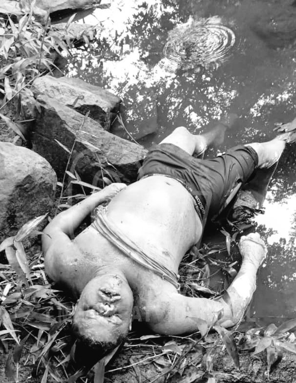 Kiumer Ramos de 34 años y funcionario de la Policía Nacional (PNB), fue localizado sin vida en el río Los Naranjos,estado Bolívar.
Presentaba disparos en el brazo,en la cara y en la cabeza.
Un habitante que cortaba pasto para el ganado,lo encontró y le avisó a la Guardia Nacional