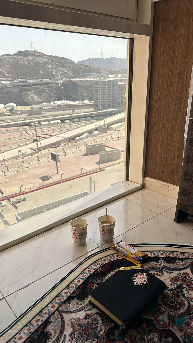 sarr5i's tweet photo. وتظن انك ذاهب إليه بإرادتك لكنه هو من اصفطاك للقائه الحمدالله الذي جعلني من حجاج بيته الكريم❤️ #يوم_الترويه #يوم_عرفة https://t.co/T3zj6Os3KJ