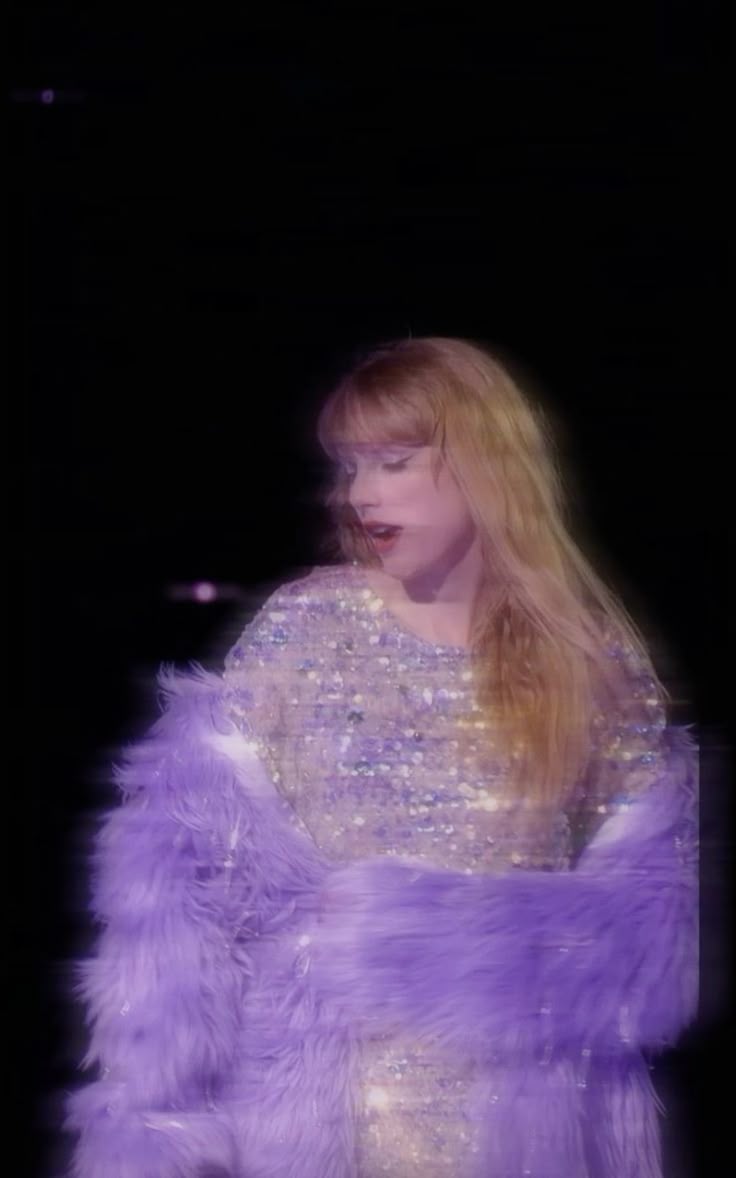 Missing my favorite eras tour photos genre: blurry pics