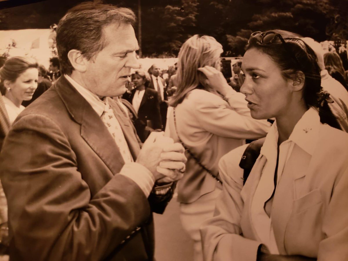 LAURENCE HAIM tweet media