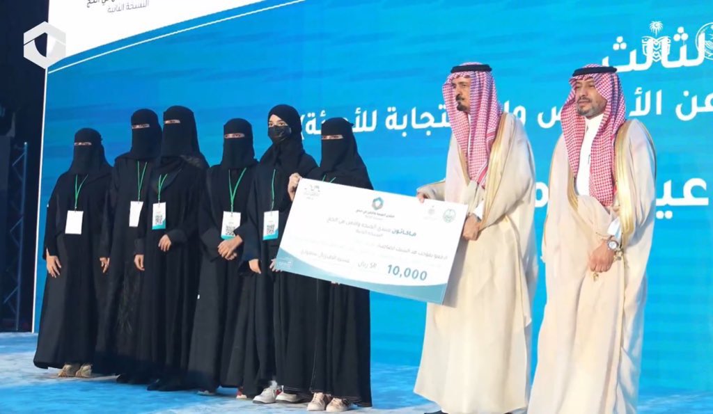 بفضل الله، حصلنا على المركز الأول في إحدى مسارات هاكثون منتدى الصحة والأمن في الحج، بمشروع #عيْن_الأمان 🥇
بتنظيم وزارة الداخلية في عاصمة المشاعر المقدسة 
Our level, our type🇸🇦