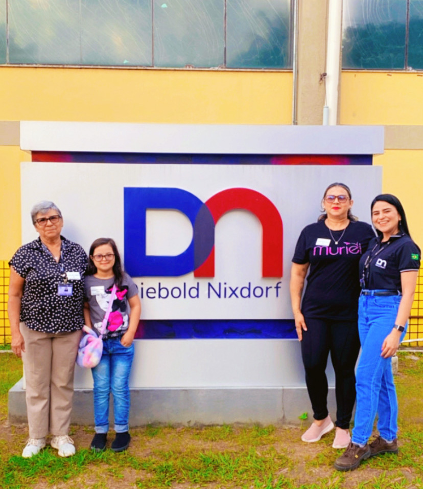DieboldNixdorf's tweet photo. What a fantastic Family Day for our Brazil team at the Manaus plant! They enjoyed welcoming their families for a day filled with fun activities and a special behind-the-scenes glimpse of our operations. 💙
#DNproud #WeAreDN https://t.co/gdGJEyitjV