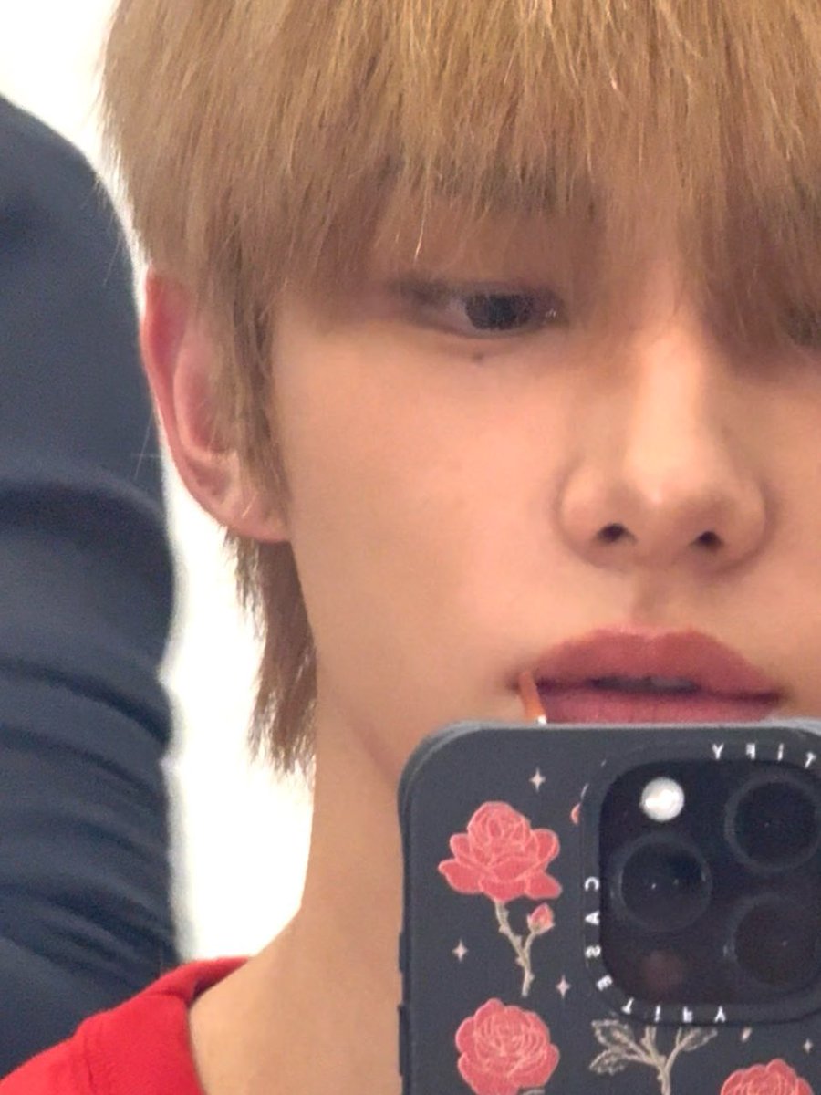 🥟 - 🌱
[050625] 4:14 AM KST
[040625] 12:14 PM PT

*PICTURES

😉