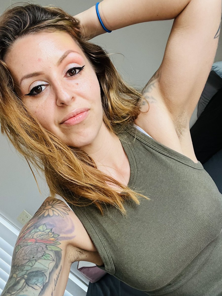 LIVE NOW
chaturbate.com/laycee69

#financialdom #BratDomme #FootTease #feetdrain #feetfindom #footsub #toeslovers #footkink #feetsoles