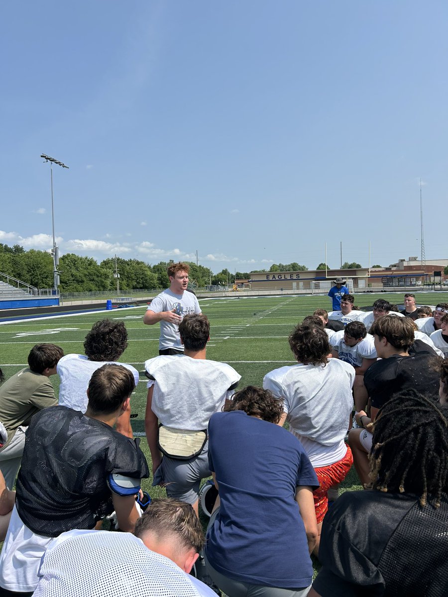 GVEagleFootball's tweet image. Day 3/5 ✅
First day of shells, popping some pads and working on our technique.
Ty Williams, Blake Robinson
Two alumni came back today and paid their dues.
Ty talked about compliancy and not being happy with where you are!
Blake talked about being grateful for everything! #🦅