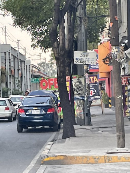 reporterdss's tweet photo. Negocio obstruye la avenida con sus letreros y estaciona carros en banqueta, se solicita sancionar y retirar obstáculos
Ermita Iztapalapa 2625
@LaSEMOVI @UCS_GCDMX @SSC_CDMX @OVIALCDMX @Alc_Iztapalapa @ALEIDAALAVEZ
#DenunciaCiudadana #multasya https://t.co/awCkFzjAKb