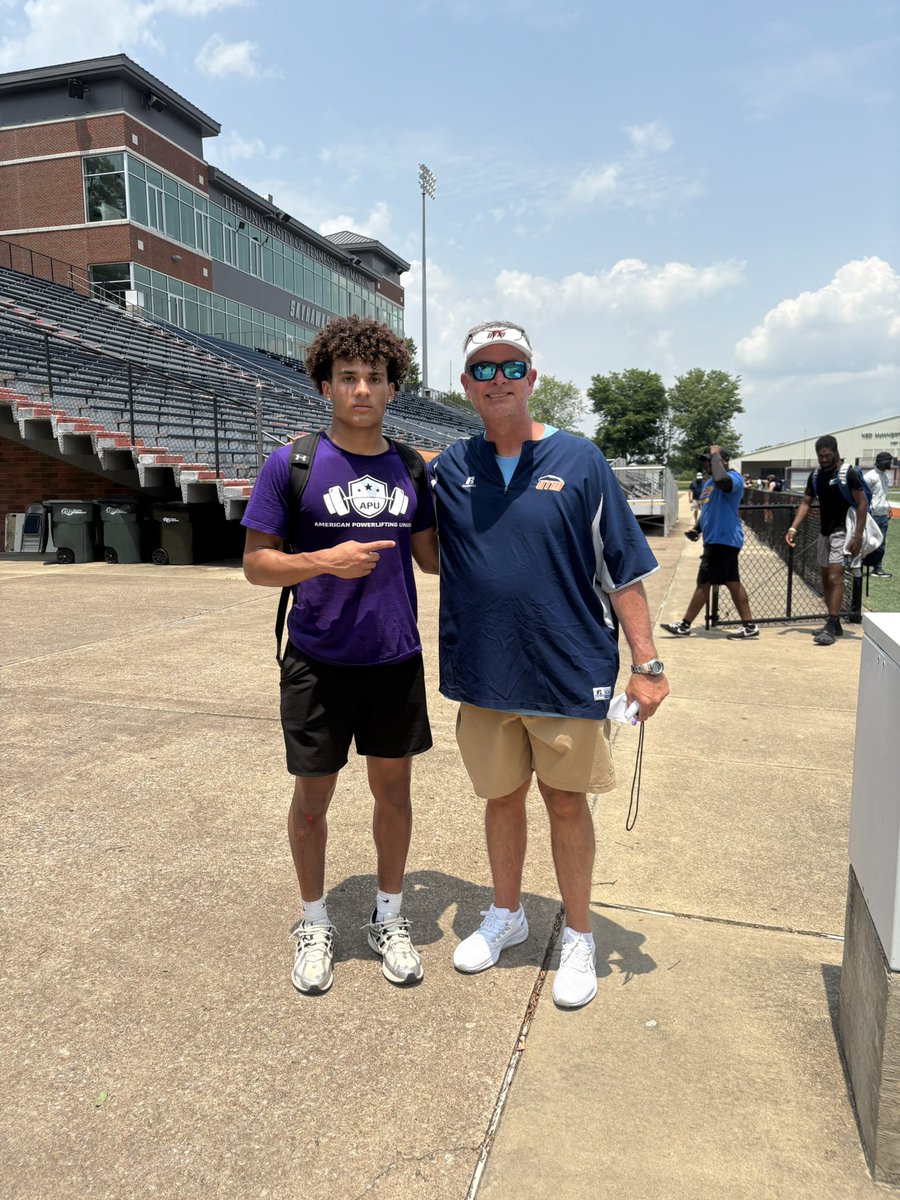 jfrazier2008's tweet image. After a great conversation with @Coach_JSimpson, I’m blessed to receive my first D1 offer from UT Martin!!
@Starkey2K12 @MCWarriors1 @CSmithScout @CoachAClifton