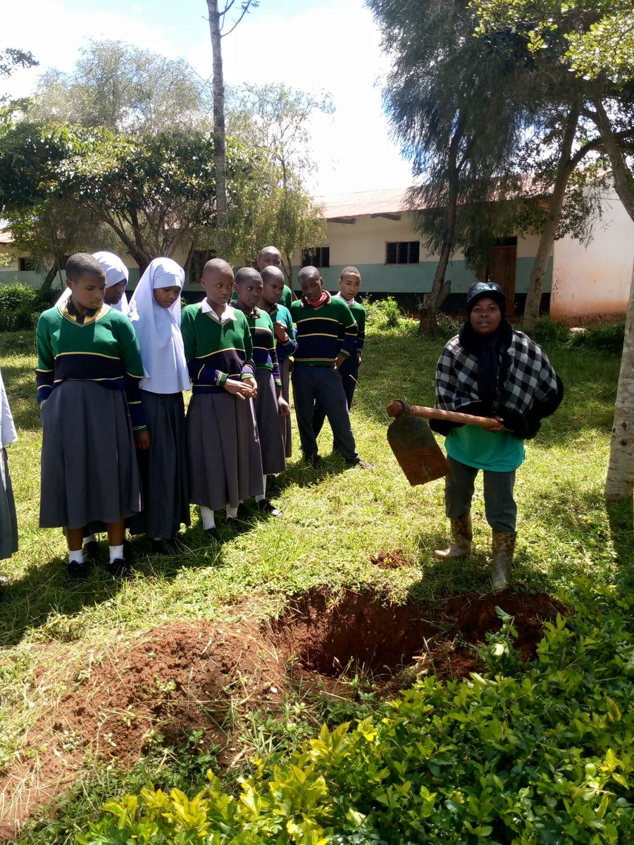 GlobalKilimo's tweet photo. As part of the Climate-KIC supported School Climate Action Plans, students in Lushoto are planting trees to combat climate change and build resilient communities. Their hands-on efforts are a vital step towards a sustainable future. https://t.co/54YcjgLCNh