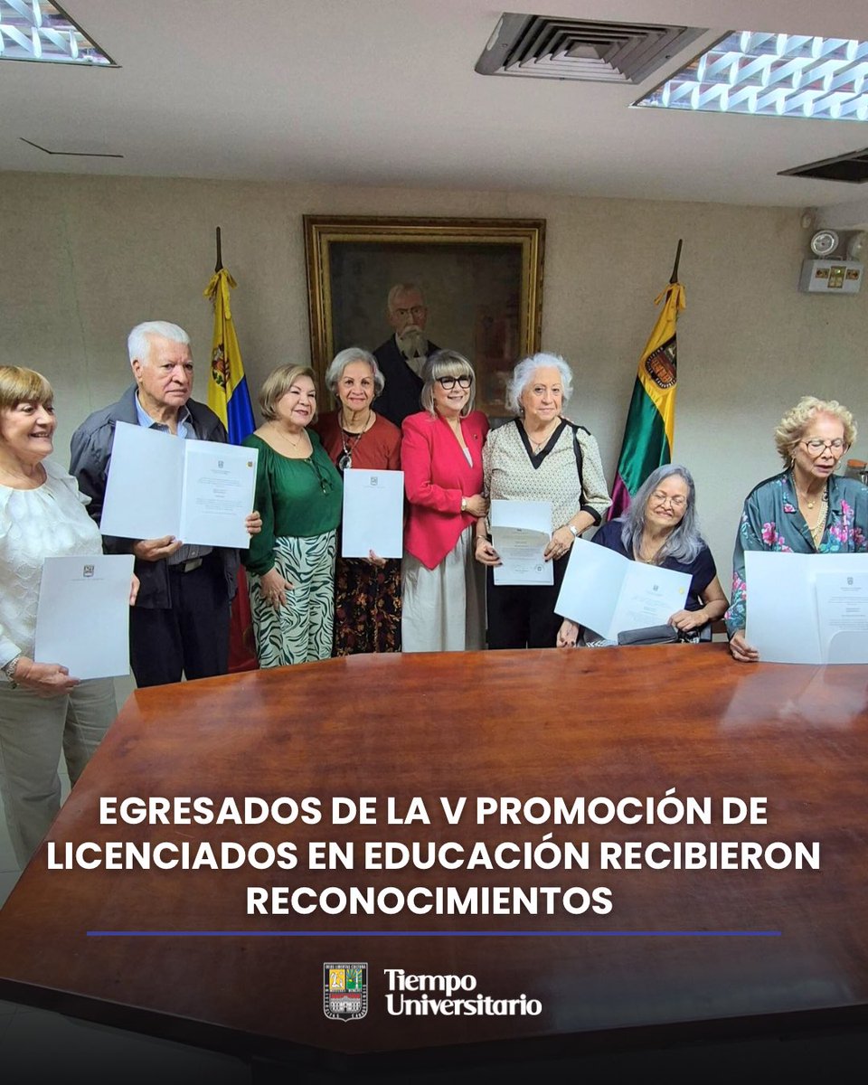 UCarabobo's tweet photo. #Noticias Rectora @jessydivo entregó reconocimientos a egresados de la V promoción de Licenciados en Educación UC || En acto realizado en el Despacho rectoral 

https://t.co/z3FVZ0mML4 https://t.co/EqRCb9XjHZ