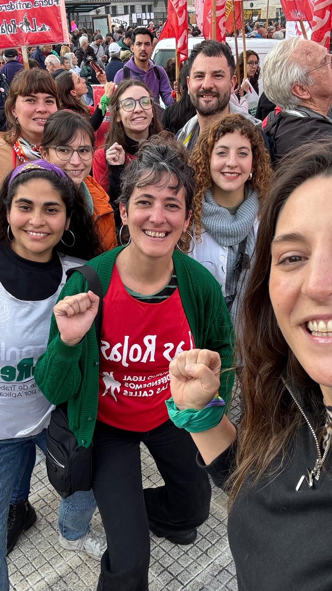 #Ahora estamos en Plaza Congreso a 10 años del primer #NiUnaMenos en una jornada común con numerosos sectores en lucha como salud y residentes, jubilades, universidades.

¡Basta de femicidios y de discursos de odio! ¡Basta de ajuste! ¡Basta de Milei!
