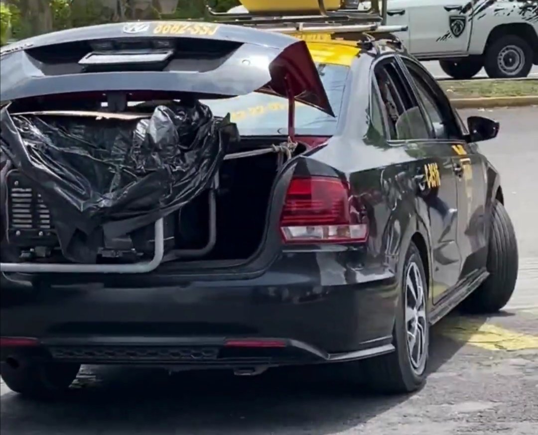 codigorojopue's tweet photo. 🚨Elementos de la policía municipal, capturaron a los presuntos implicados en el asalto a la pastelería La Zarza, ubicada en Blvd Norte. Los detenidos huían en un taxi y fueron interceptados metros más adelante. Hasta el momento, se desconoce el monto robado #Puebla #CódigoRojo https://t.co/JxveNcNRAV