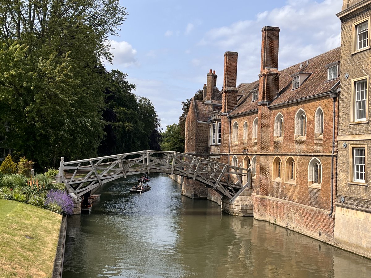 Quintessenz der ersten Tage in Cambridge: Viel wissenschaftliches Speeddating für Zusammenarbeit, viele anregende Besprechungen und noch mehr Fleißarbeit bei der Forschung. Hinzu der schöne Weg über diese wunderbare Brücke auf dem Weg zur Arbeit!😍