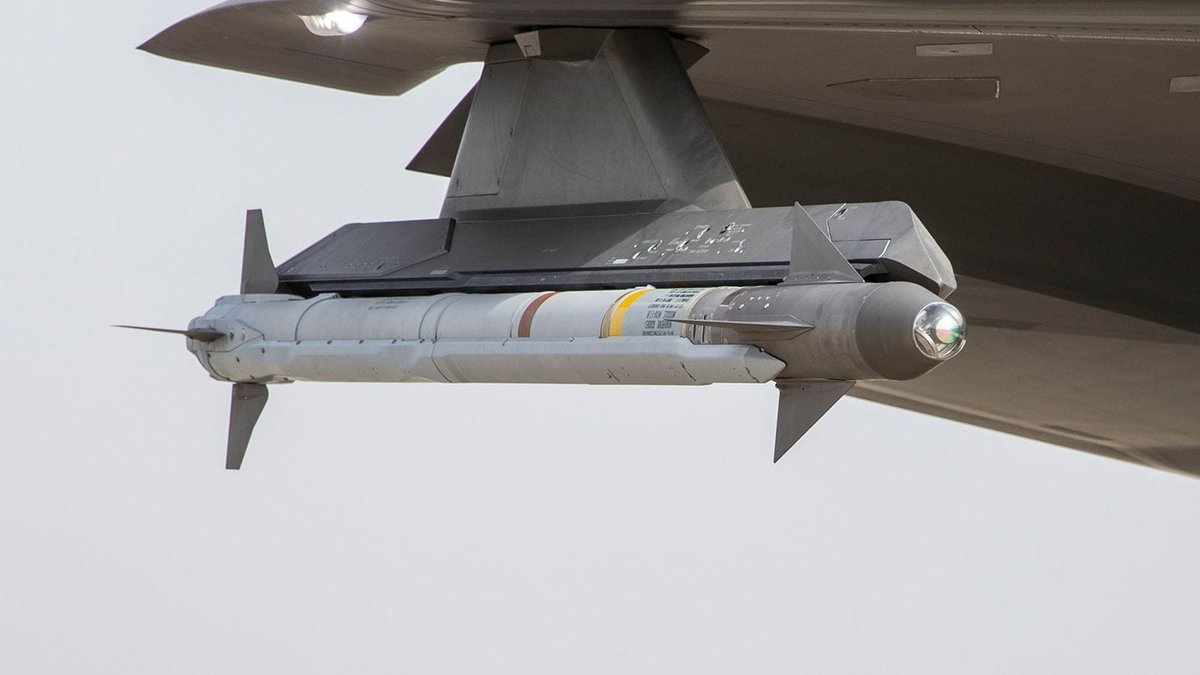 📰 #NEWS: <a href="/USNavy/">U.S. Navy</a> awards Raytheon $1.1 billion contract to produce AIM-9X Block II missiles, marking the program’s largest award to date.

Learn more: rtxcorp.co/4mOiUbO

📸: <a href="/USMC/">U.S. Marines</a>