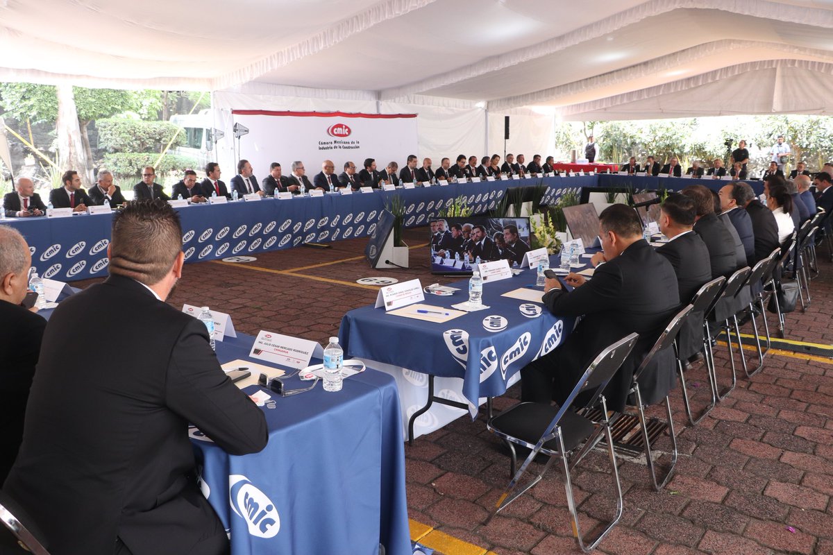 CMIC y SICT estrechan lazos de colaboración con el objetivo de promover la capacitación, especialización, transparencia y la participación activa de las empresas constructoras en el desarrollo de la infraestructura del país.

Jesús Antonio Esteva Medina, secretario de