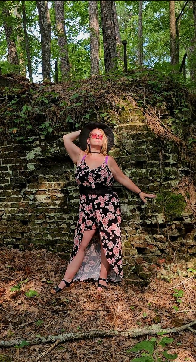 S_to_the_jayy's tweet photo. New Birmingham, TX. Tragically did not survive the 1893 panic, or was it the curse of the weeping widow?! We may never know ✨️🫰
#texas #texasgirls #outdoors #exploringlandmarks #jeeplife #jeeps #camping #texaslandmarks #Godcountry #godsplan #trulyblessed https://t.co/9pbU9HHvrJ