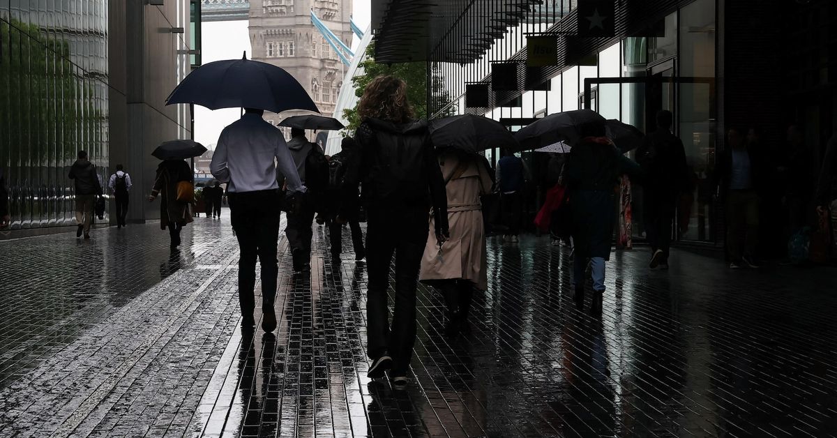 UK services sector returns to growth in May, PMI survey shows reut.rs/3Sz41ML