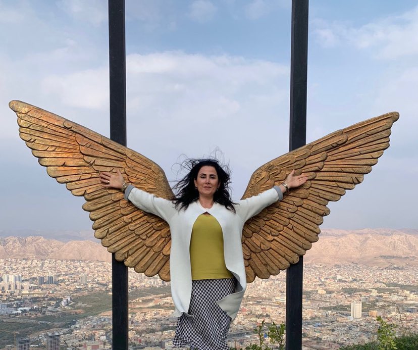 Post Modern İnsanın   “tek kişilik kendi dünyasını”  yaratmasının temelinde; kimsenin gerçek yüzüyle tanışmama  arzusu var…
#PostModernİnsan 
#TekKişilikDünya #Kaçışlar #Uçuşlar