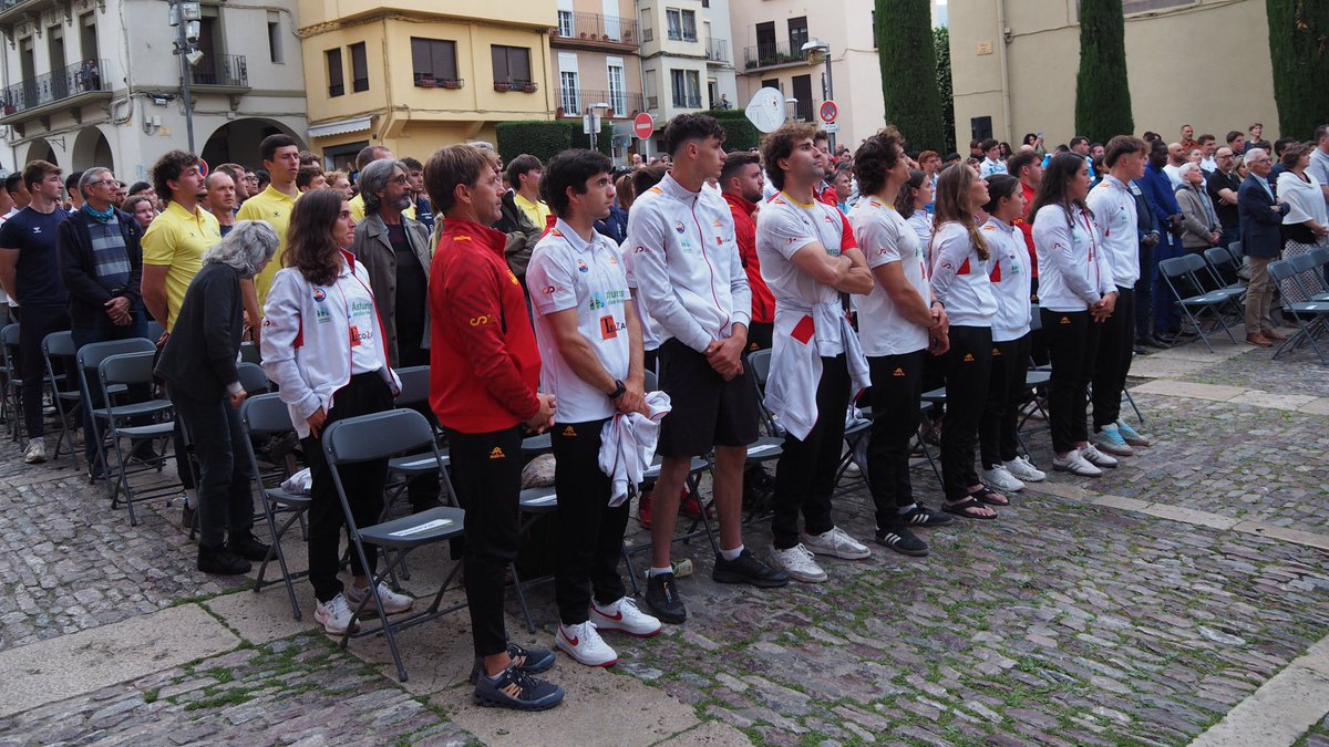 🌊🚣 La nostra ciutat torna a acollir una Copa del Món de Piragüisme en aigües braves i regidors de <a href="/JuntsXlaSeu/">Junts per la Seu d'Urgell</a> han participat a l’acte d’obertura.

Desitgem tota la sort del món als nostres atletes! Serem al <a href="/parcolimpic_s/">Parc Olímpic del Segre</a> per “remar” amb vosaltres des de la vora del canal. 💪