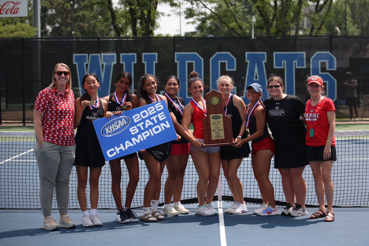 khsaaevents's tweet image. Congratulations to our GIRLS’ TENNIS TEAM STATE CHAMPION, DUPONT MANUAL. #khstn 
📸 @StuartSalyers