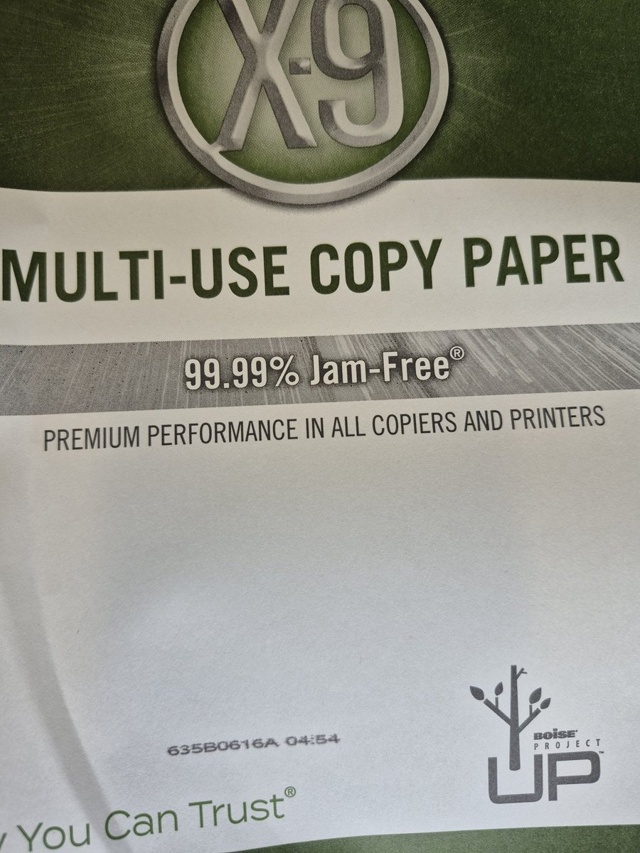 SpookiestMars's tweet image. Fucking impossible to make decent toast with this shit