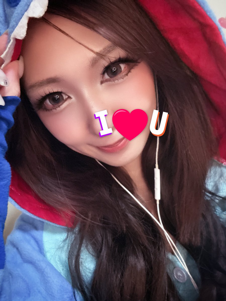 rmaruko15's tweet photo. ここ最近のらなまる振り幅

←平成初期ギャル　　地雷系→ https://t.co/wYNN8ULPX5