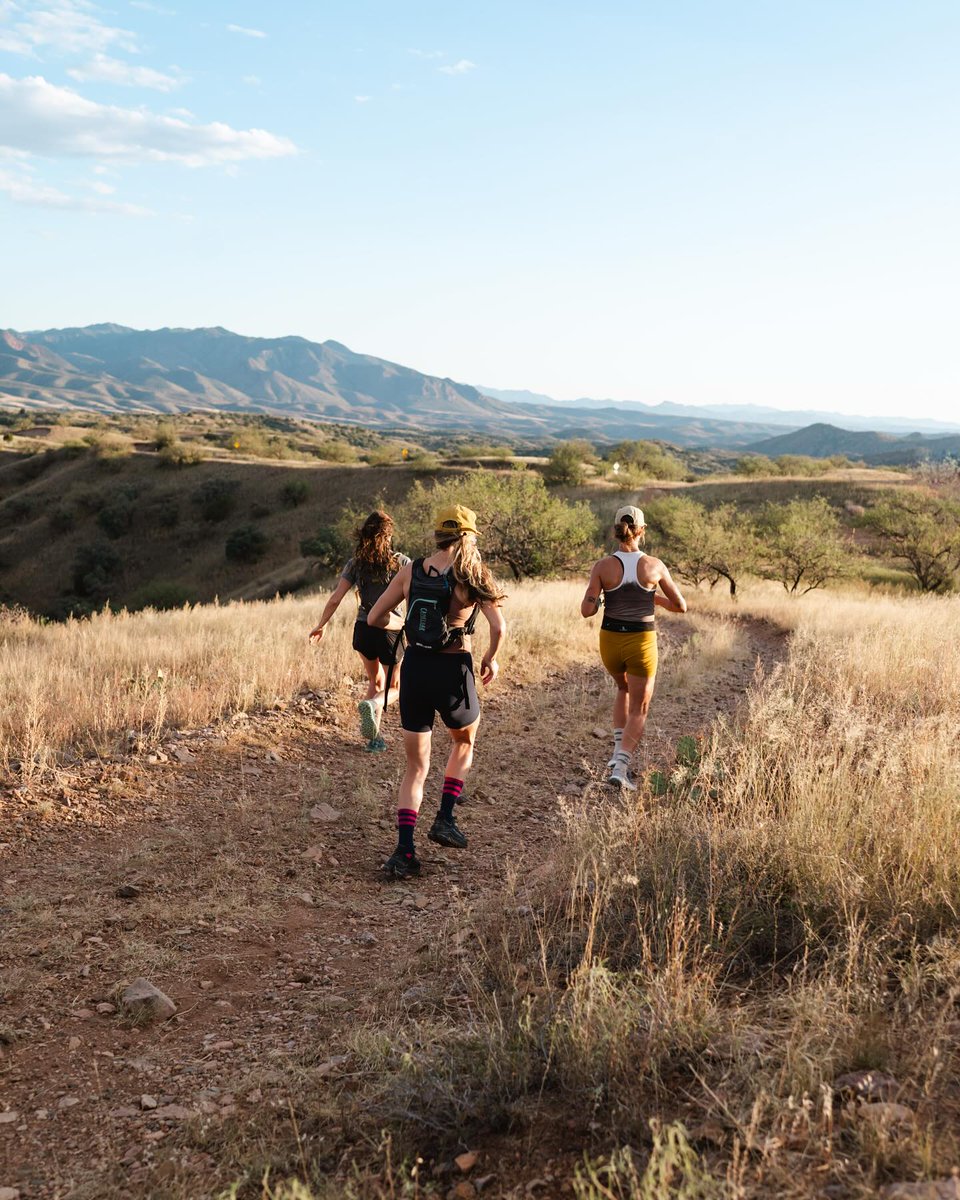 ArizonaTourism's tweet image. Happy #GlobalRunningDay from the stunning trails of AZ! 🏜️🏃‍♂️There’s nothing like logging miles surrounded by red rocks, saguaro silhouettes, and endless desert skies.

Where’s your favorite place to run?

#📷 : @chelletraveled, @natalie_jeananne, @baston.runs, @thegravelhouse