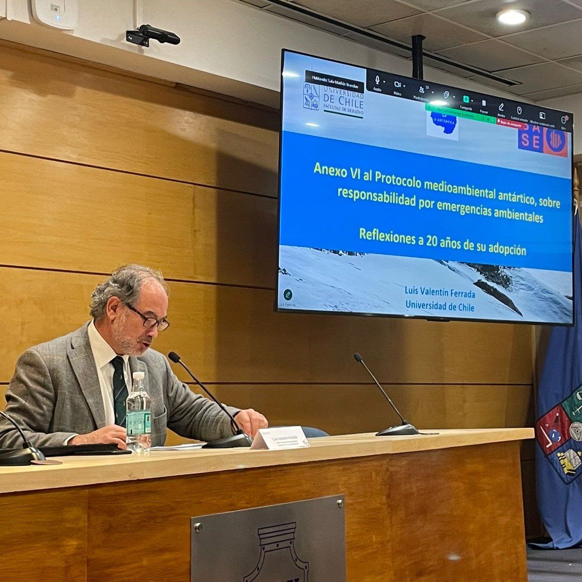 MilenioBASE's tweet photo. Santiago📍🇦🇶 "Anexo VI sobre responsabilidad por emergencias ambientales en Antártica" 👉Una actividad @U_Antartica @MilenioBASE que contó con exposición del Dr. Luis Valentín Ferrada @derechouchile y moderación de la investigadora adscrita @MilenioBASE María Jesús Maibe https://t.co/Rgjp0DWeLZ