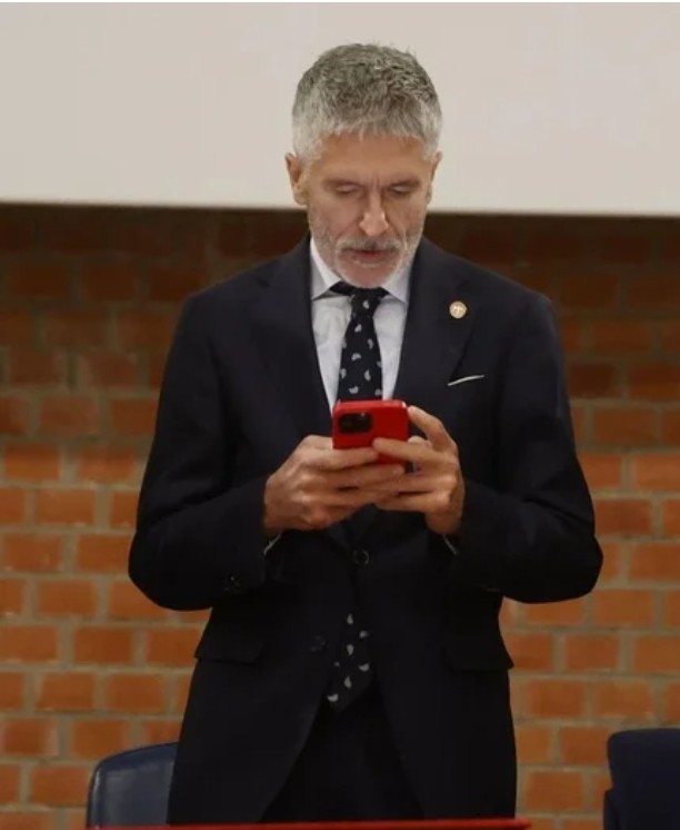 ¿Reconocerá a los policías de Clases Pasivas como profesión de riesgo?

📲 A MARLASKA le ha llegado un SMS de la <a href="/larazon_es/">La Razón</a>. Ahora, la pelota, una vez más, está en el tejado de Grande-Marlaska, conocido por su querencia a los tribunales.
 larazon.es/espana/marlask…

🤔 O querrá más