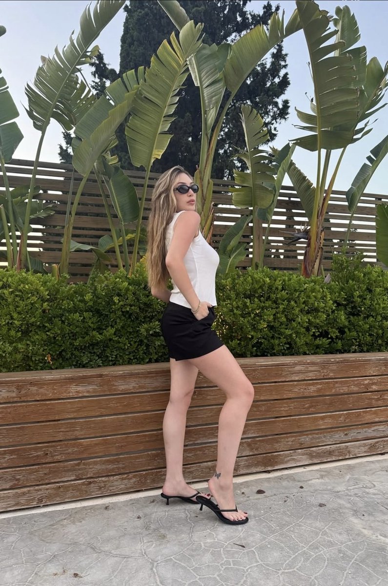 Yasmin Erbil 
bembeyaz