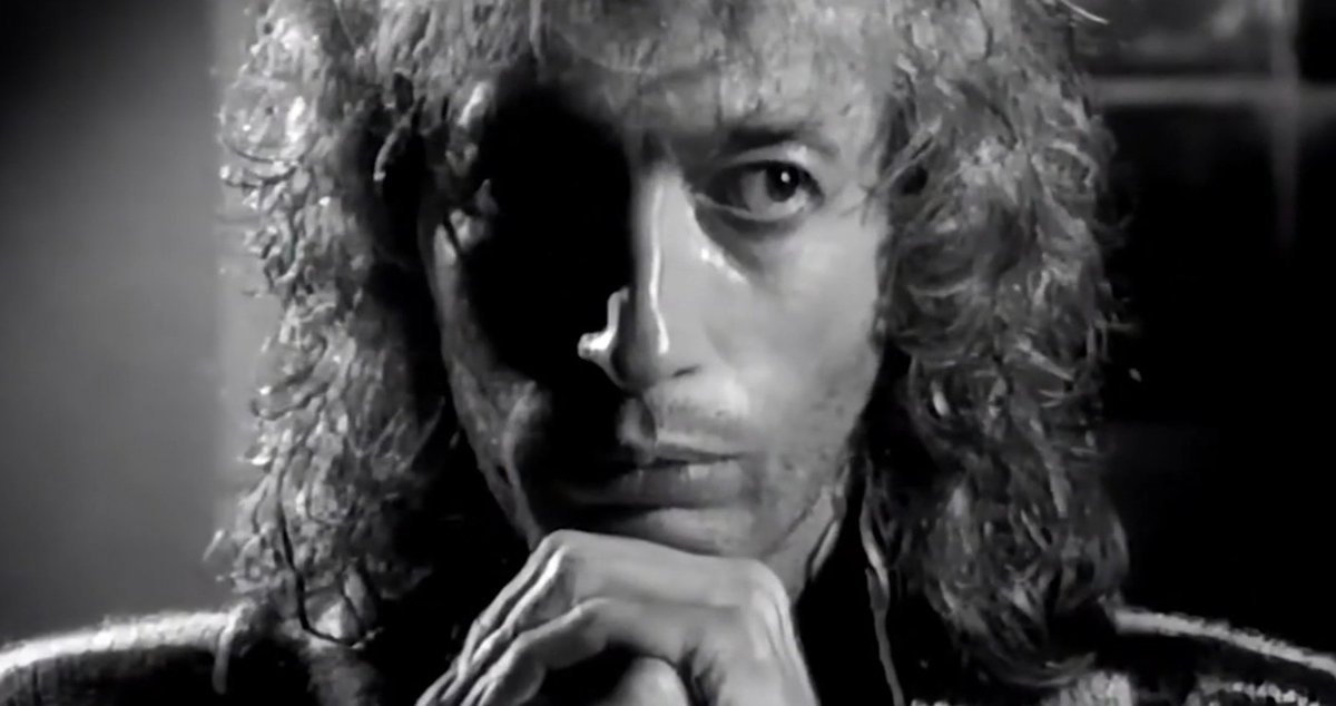 "Like a fool I was standing alone in the rain"

Next up on the show is Robin's 1985 album, 'Walls Have Eyes'. Any thoughts on this album? Let us know!

forms.gle/P3UH9zBe9X53ev…