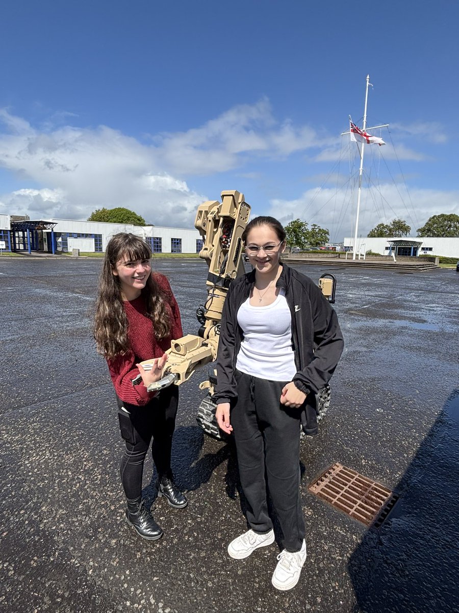 A great day out for some of our <a href="/AuchmutyHS/">Auchmuty High School</a> pupils today at HMS Scotia, Rosyth, learning about the various careers within the Royal Navy
<a href="/DYWFife/">DYW Fife</a> <a href="/RNJobsUK/">Royal Navy Jobs</a>