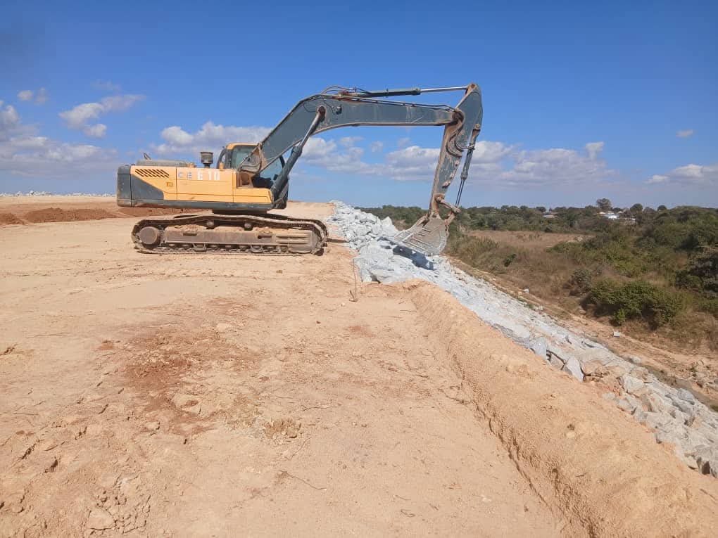 SimangalisoDub5's tweet photo. Exciting progress!

Kunzvi Dam construction is moving steadily forward, right on track for completion this year. A big win for #Zimbabwe's #Vision2030 &amp; national development priorities #ZimbabweInfrastructure #Vision2030 @zinwawater @Varakashi4edByo @Varakashi4edW @cityofharare2 https://t.co/cE9RLeOqXK