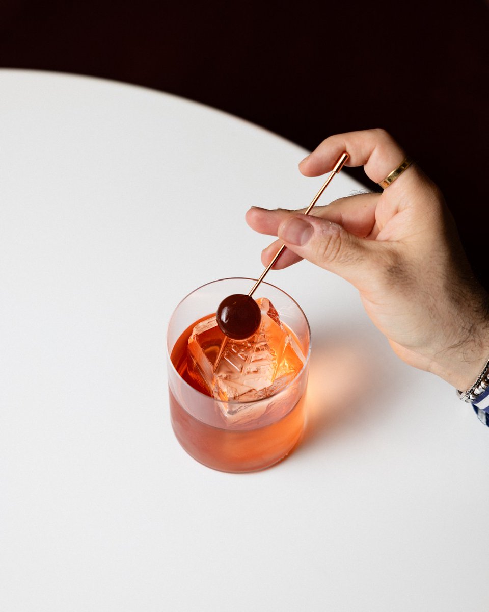 FSTowerBridge's tweet image. Savour the Season at Rotunda Bar and Lounge 🍸 

Our new cocktail menu is rooted in timeless technique, each cocktail celebrates the fleeting beauty of seasonal ingredients.

#fstowerbridge #cocktail #cocktailbar #londoncocktails #cityoflondon