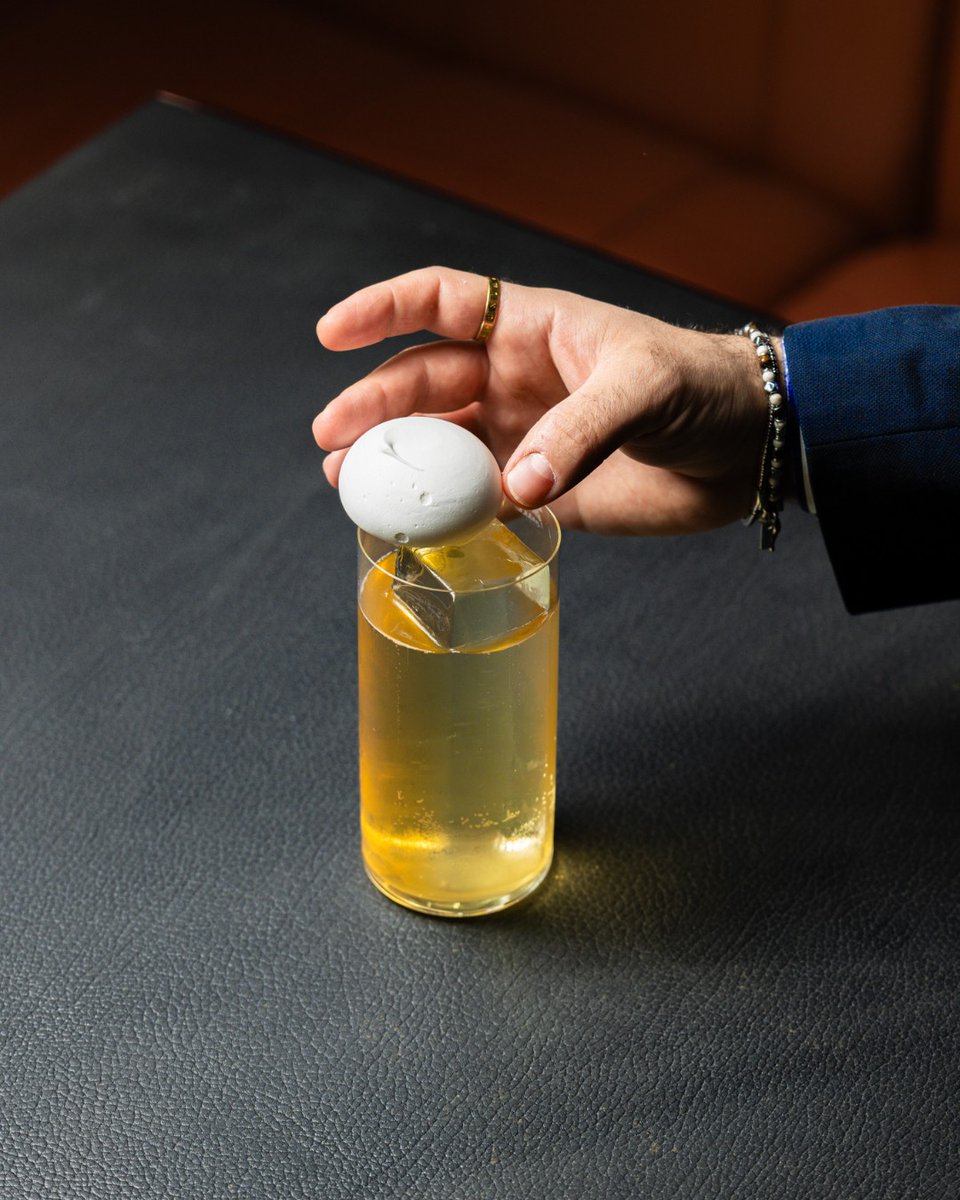 FSTowerBridge's tweet image. Savour the Season at Rotunda Bar and Lounge 🍸 

Our new cocktail menu is rooted in timeless technique, each cocktail celebrates the fleeting beauty of seasonal ingredients.

#fstowerbridge #cocktail #cocktailbar #londoncocktails #cityoflondon