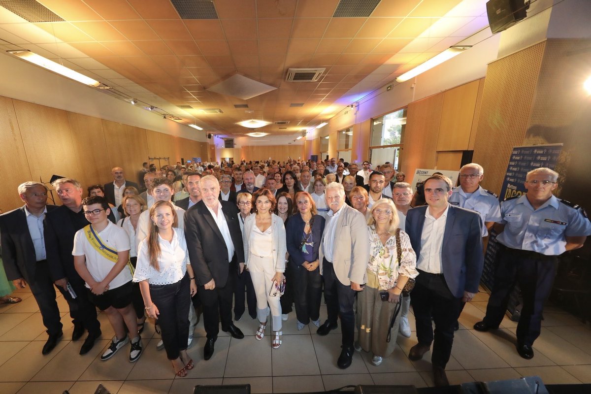 Martine Vassal (@martinevassal) on Twitter photo Acte 4 du bilan de mi-mandat du <a href="/departement13/">Département des Bouches-du-Rhône</a> à Gémenos, aux côtés de Roland Giberti et des élus locaux pour parler sécurité.
La France a besoin d’un choc d’autorité.
Depuis 2015, nous œuvrons dans ce sens, en finançant notamment la vidéoprotection et en mettant en place de Acte 4 du bilan de mi-mandat du <a href="/departement13/">Département des Bouches-du-Rhône</a> à Gémenos, aux côtés de Roland Giberti et des élus locaux pour parler sécurité.
La France a besoin d’un choc d’autorité.
Depuis 2015, nous œuvrons dans ce sens, en finançant notamment la vidéoprotection et en mettant en place de