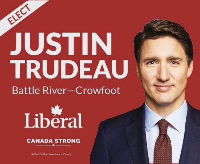 FlungingPicture's tweet image. Since CPC &amp;amp; PP won't pivot in 45thelxn @JustinTrudeau &amp;amp; the LPC shall oblige them so they can reuse the #nicehair ads -which they used in 2 FAILED campaigns- &amp;amp; let PP run against JT.🤣
Then they out of desperation 'pivoted' to #bankershair &amp;amp; #bluesocks!
Would LPC #greenlight JT?