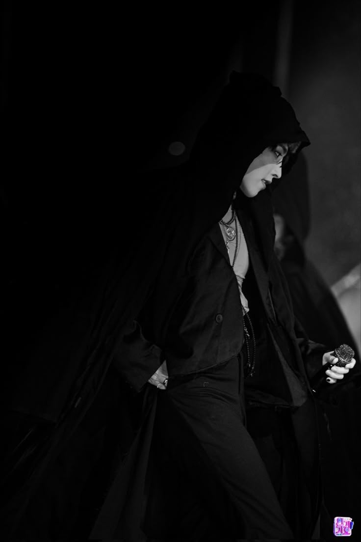 Hey... what's your favorite scary movie~? 👻🔪 

                judas  
    bi! Switch! (dom pref) 
      multi ship / chem
                    Ghostface! au
⠀⠀⠀ ⠀⠀⠀ ⠀