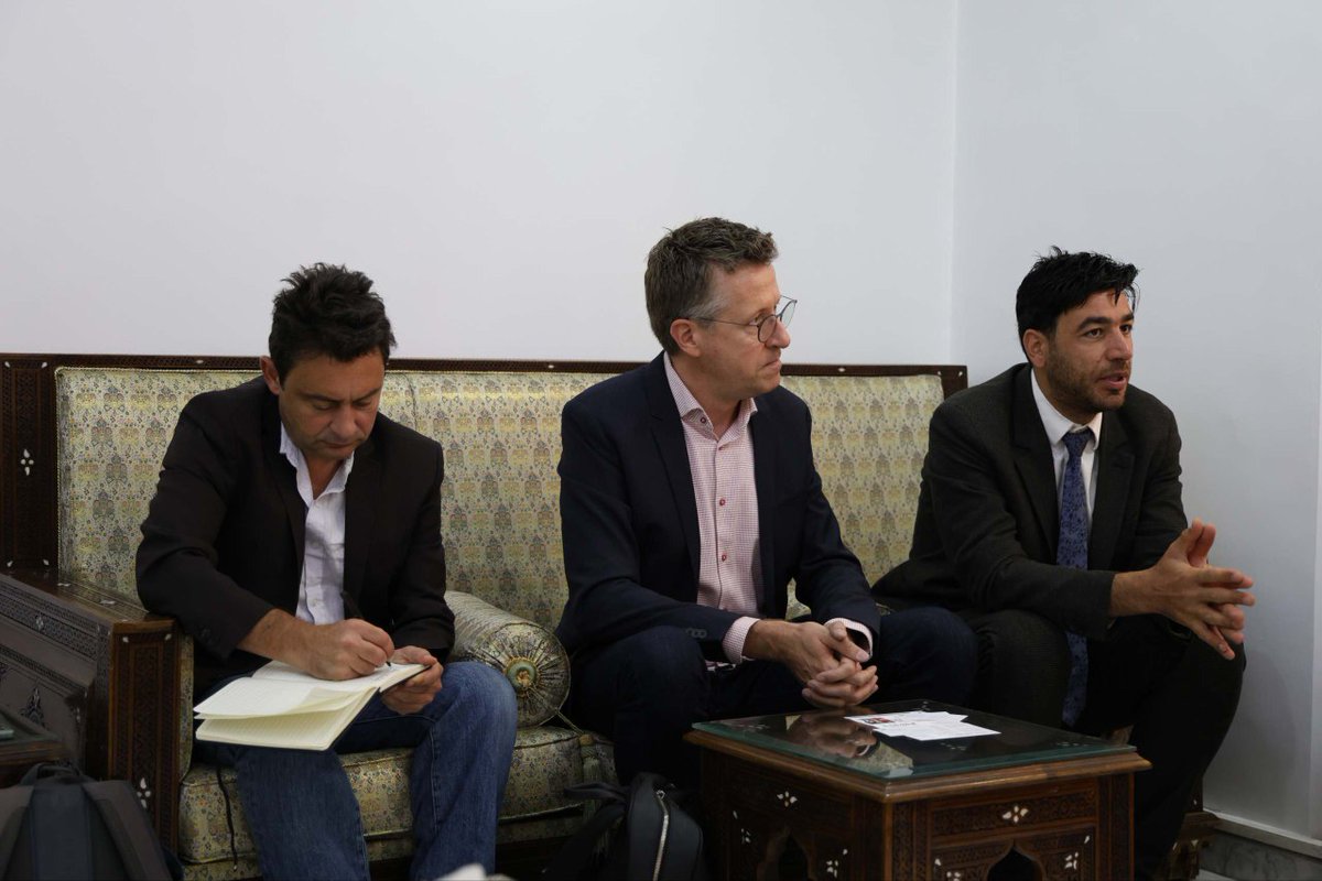 لبحث آليات التعاون الإعلامي في ظل مرحلة العدالة الانتقالية التي تمر بها سورية، التقى وزير الإعلام السيد "حمزة المصطفى" مع وفد من منظمة Hirondelle السويسرية، التي تعنى بتعزيز السلام والكرامة الإنسانية من خلال الإعلام.

لمزيد من التفاصيل انقر على الرابط:
t.me/moi_gov_sy/682…