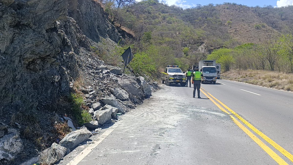 PROVIAL-CIV (@provialoficial) on Twitter photo Brigadas de Provial retiran desprendimiento de rocas en el km. 107 de ruta al Atlántico CA-9 Norte (Usumatlán, Zacapa). Quedando sin complicaciones para transitar.
¡Conduzca con precaución!
<a href="/GuatemalaGob/">Gobierno Guatemala</a>
<a href="/CIV_Guatemala/">Ministerio de Comunicaciones</a>
<a href="/mingobguate/">MinGob</a>
<a href="/Diaz_1Miguel/">Miguel Angel Díaz Bobadilla</a>
<a href="/surianobuezo/">JoséFernando Suriano Buezo</a> Brigadas de Provial retiran desprendimiento de rocas en el km. 107 de ruta al Atlántico CA-9 Norte (Usumatlán, Zacapa). Quedando sin complicaciones para transitar.
¡Conduzca con precaución!
<a href="/GuatemalaGob/">Gobierno Guatemala</a>
<a href="/CIV_Guatemala/">Ministerio de Comunicaciones</a>
<a href="/mingobguate/">MinGob</a>
<a href="/Diaz_1Miguel/">Miguel Angel Díaz Bobadilla</a>
<a href="/surianobuezo/">JoséFernando Suriano Buezo</a>