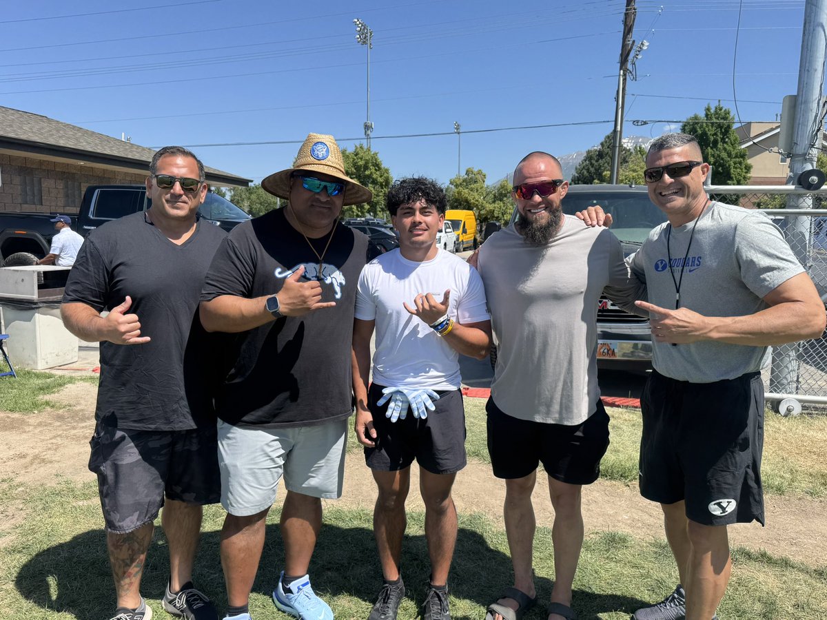 _NainoaM_'s tweet image. Grateful to win Runningbacks MVP!
Thank you @kalanifsitake @CoachChadK45 @PokaiauaHaunga @unga45 @CoachRoderick @Coach_Popp @fsitake @CoachMeetch @Matt4WJ
