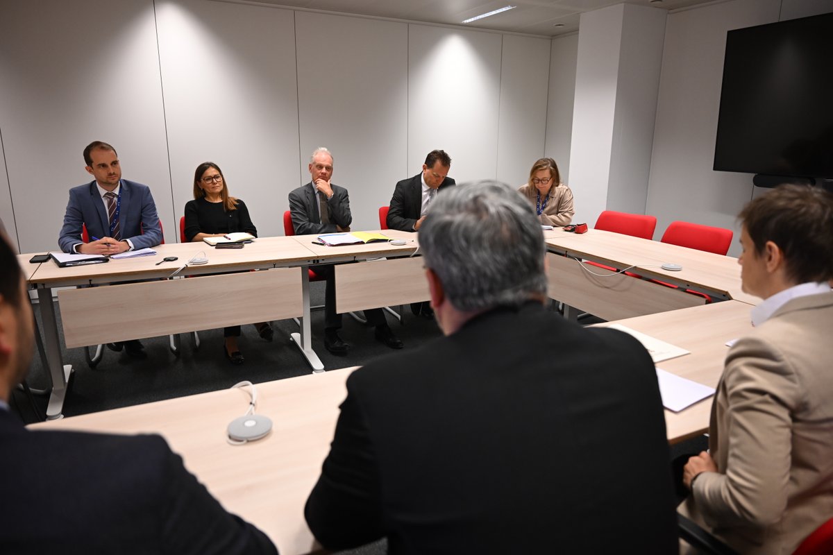 Good meeting with Ana Brnabic and <a href="/nstarovic/">Nemanja Starović</a> on Serbia’s EU accession agenda priorities.

Now is the time to deliver on the agreed reforms for 🇷🇸#Serbia to advance on its 🇪🇺#EU path.