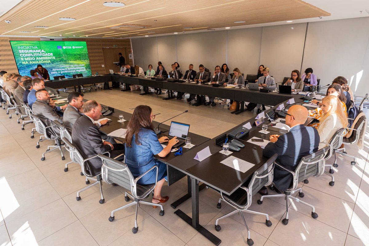 Fundación para la Conservación y el Desarrollo (@fcdsorg) on Twitter photo La Amazonía enfrenta delitos y criminalidad que cruzan fronteras.
Recientemente, en Brasilia, lanzamos Seguridad, conflictividad y medio ambiente en la Amazonía, un proyecto liderado por la <a href="/UEenColombia/">Unión Europea en Colombia 🇪🇺</a>, <a href="/UEnoBrasil/">UE no Brasil</a>, <a href="/FcdsOrg/">Fundación para la Conservación y el Desarrollo</a> e <a href="/igarape_org/">Instituto Igarapé</a>, que busca visibilizar y ayudar a La Amazonía enfrenta delitos y criminalidad que cruzan fronteras.
Recientemente, en Brasilia, lanzamos Seguridad, conflictividad y medio ambiente en la Amazonía, un proyecto liderado por la <a href="/UEenColombia/">Unión Europea en Colombia 🇪🇺</a>, <a href="/UEnoBrasil/">UE no Brasil</a>, <a href="/FcdsOrg/">Fundación para la Conservación y el Desarrollo</a> e <a href="/igarape_org/">Instituto Igarapé</a>, que busca visibilizar y ayudar a