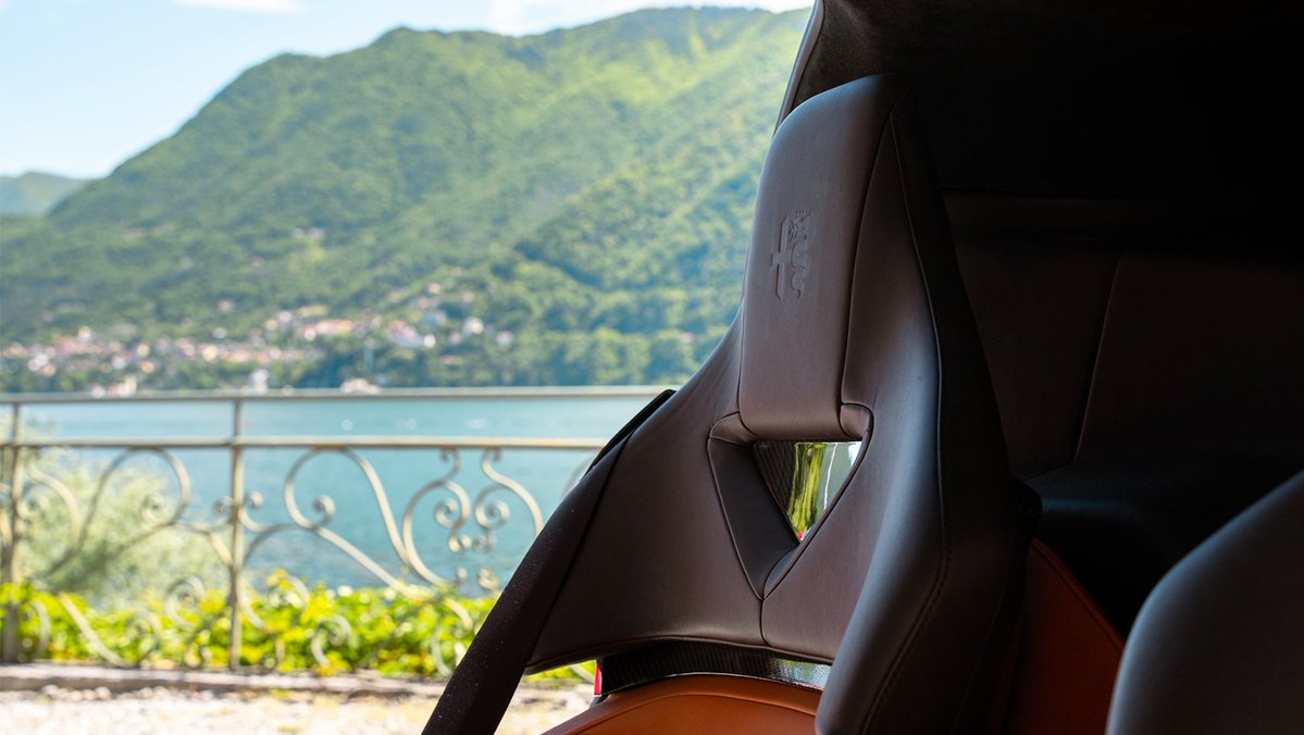 Al FuoriConcorso 2025, Alfa Romeo ha celebrato 115 anni di sportività italiana.
Villa Sucota, sul Lago di Como, si è trasformata in “Casa Alfa Romeo” per rendere omaggio ai modelli che hanno fatto la storia: dai classici senza tempo all’iconica 33 Stradale.
#AlfaRomeo