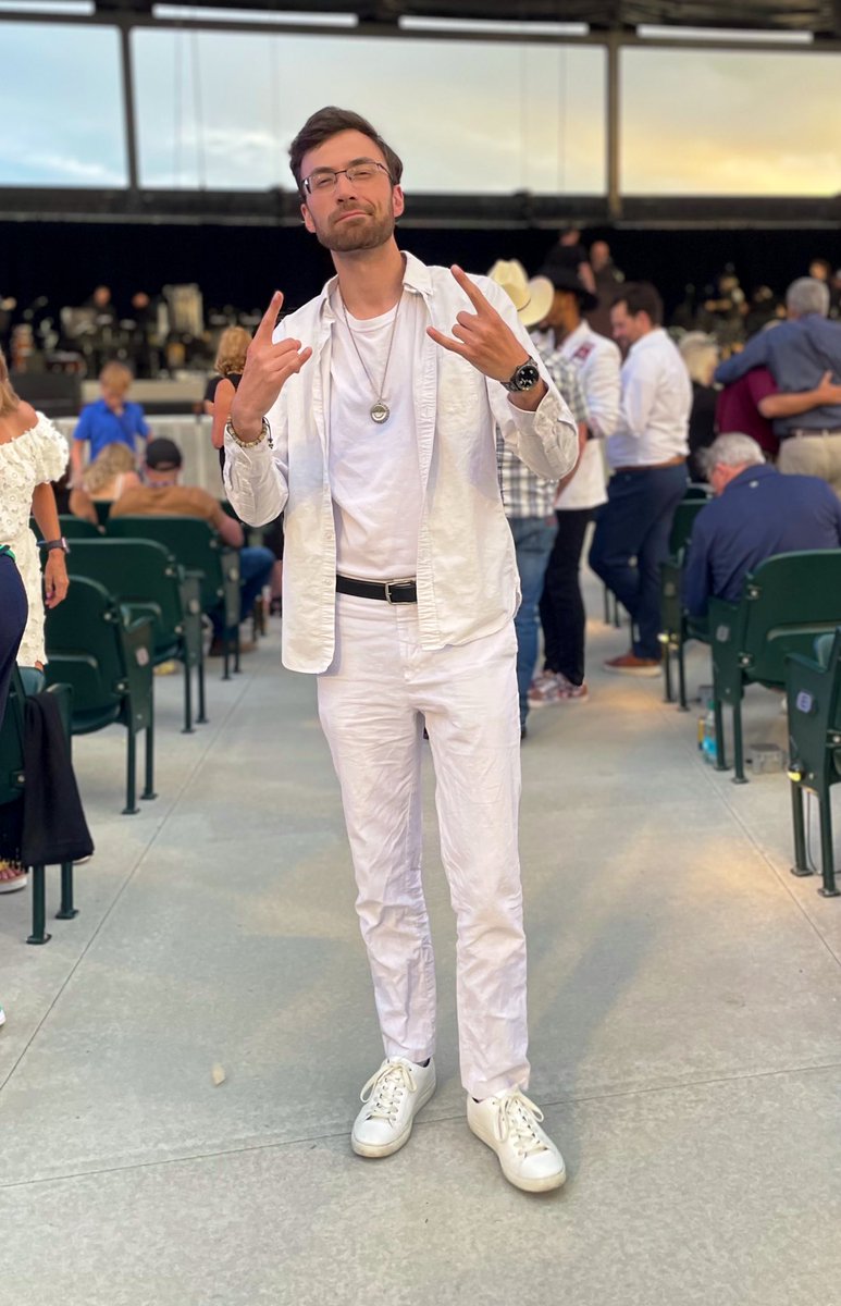 Oh, snap! I'm back on 104.9 KVL for one more afternoon 🔥📻

Tune into Knoxville's station for 90s &amp; 2000s Throwbacks from 3-7pm to get:

🔸 The hit songs we grew up with!

🔸 Love Island USA drama

🔸 Shaq is a Swiftie?

🔸 Free washes from Zips Car Wash

1049kvl.com