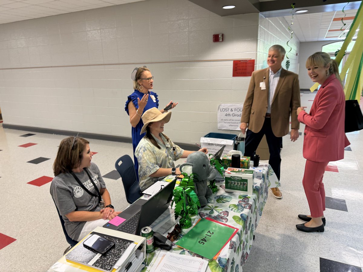 AlabasterSupt's tweet image. 🌞 Summer Learning is in full swing at MVES, TIS, and TMS! 📚
Dr. Amanda Wilbanks and I had a great time visiting classrooms and seeing the energy from our students, teachers, and staff. So proud of the work happening this summer! #BuildingChampions #SummerLearning