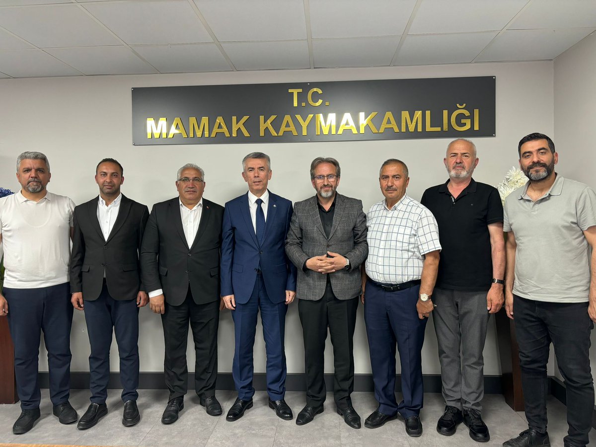 Birlikte mesai yaptığımız Kıymetli Kaymakamımız Ali SIRMALI'yla helalleşmek üzere teşkilatımız ile birlikte makamında ziyarette bulunduk.