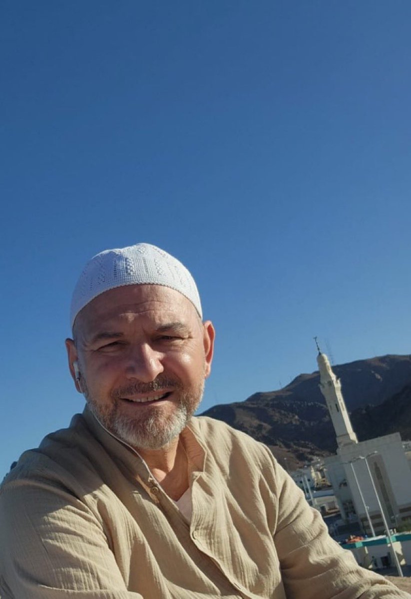 "Süleyman Soylu" Hacı olmuş
Haccı mebrur olsun
Neyi kıskanıyorsunuz
Allah herkese nasip etsin
Varsa günahı yarın mahkeme-i Kübrada hesabını verir
Senlik ne var
Boşuna dememişler zenginin malı züğürdün çenesi diye #survivorpanaroma #sigara #uzakșehir #memur #hayal "Ebrar Karakurt"