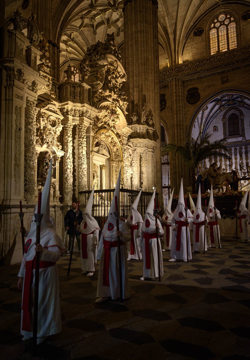🕯 Lectura del santo Evangelio según San Juan 16, 12-15 🕯

📖 "Él me glorificará, porque recibirá de lo mío y os lo anunciará. Todo lo que tiene el Padre es mío. Por eso os he dicho que recibirá y tomará de lo mío y os lo anunciará".

📸 Pau Sánchez