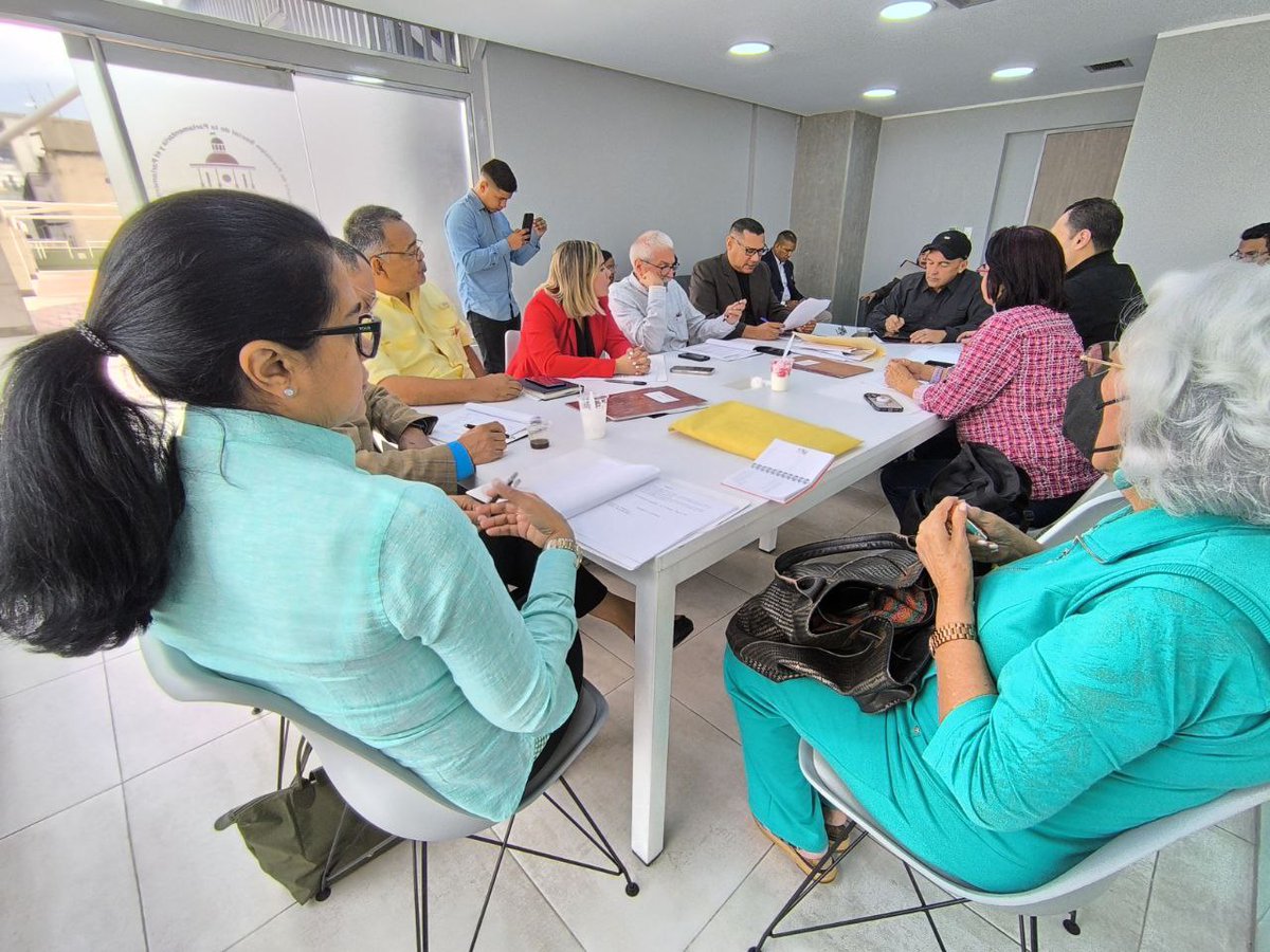 #04Jun || Desde bien temprano nos reunimos con la Junta Administradora del Instituto de Previsión Social de la Parlamentaria y el Parlamentario, para dar continuidad al trabajo de revisión de casos para la atención de nuestros Diputados y Diputadas activ@s y Jubilad@s.